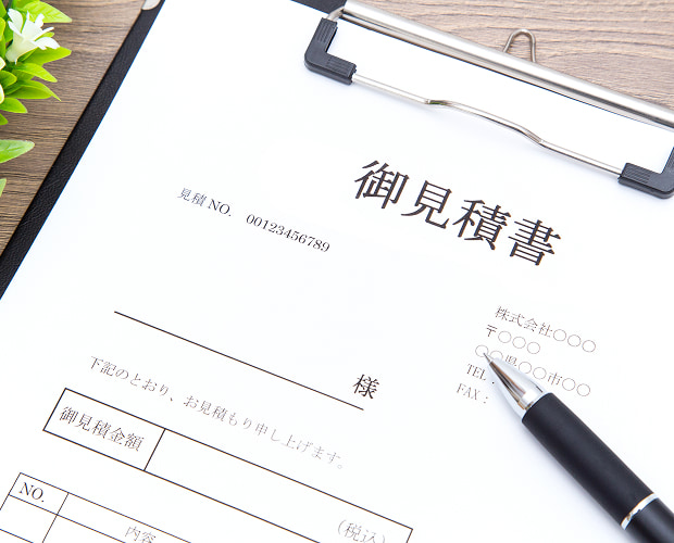 天井クレーン価格を提案する様子