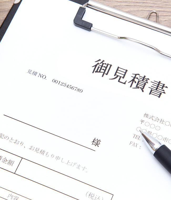 天井クレーン価格を提案する様子